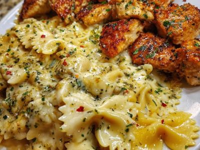 Creamy Lemon Garlic Chicken Bowtie Pasta: A Zesty One-Pan Wonder